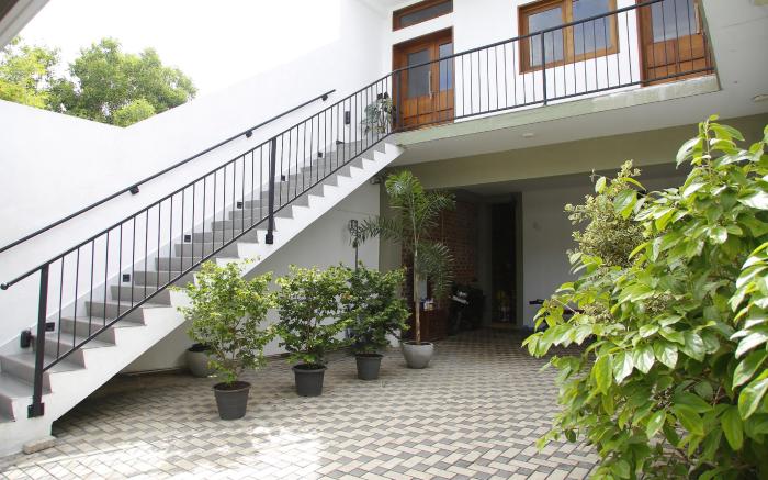 Airport Retreat Hotel