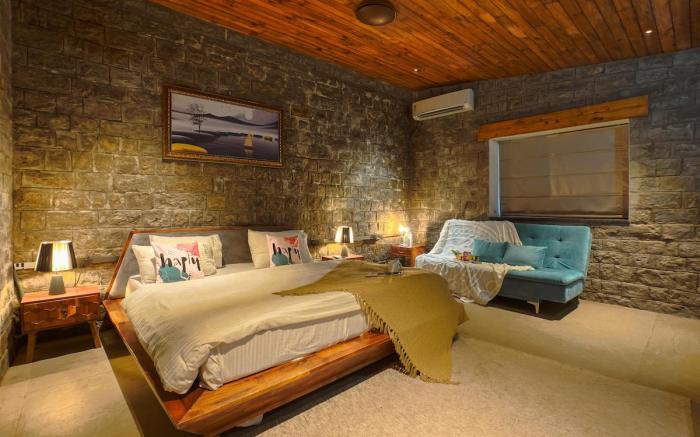 Cedar Bedroom | Open Theatre |Private Garden