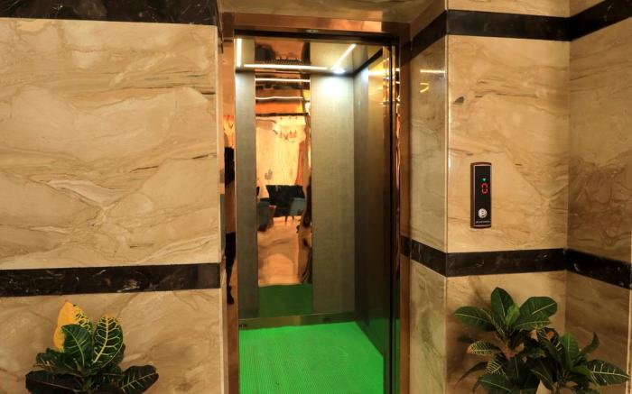 Hotel Chandrodaya Orchid - Near Banke Bihari Temple and Near Prem Mandir