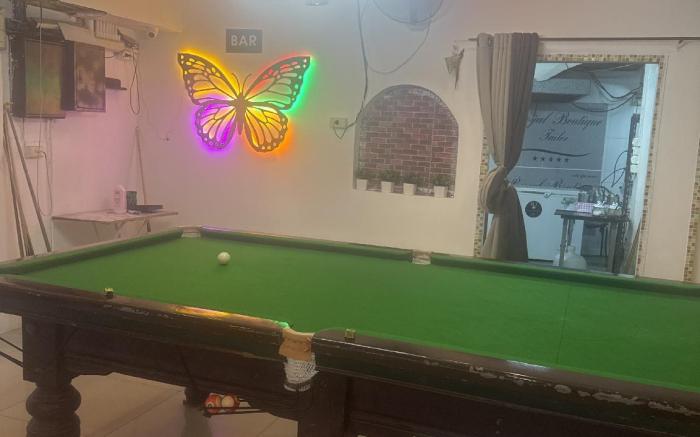 SET INN Restaurant & Bar  R no window 