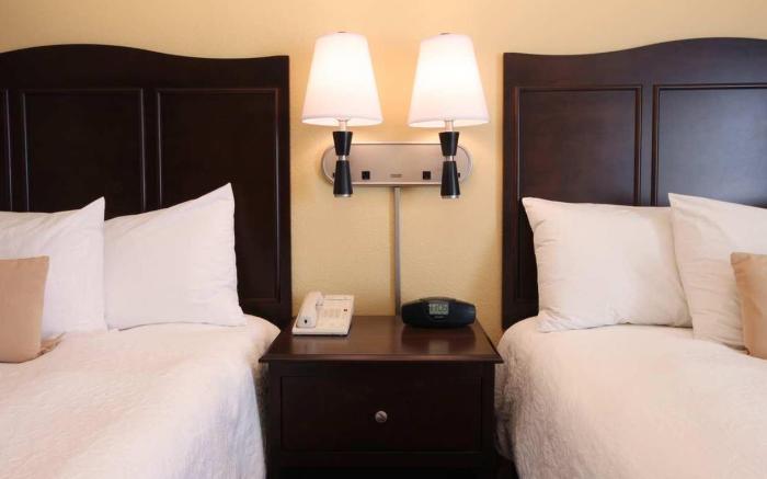 Hampton Inn Boston - Peabody Hotel
