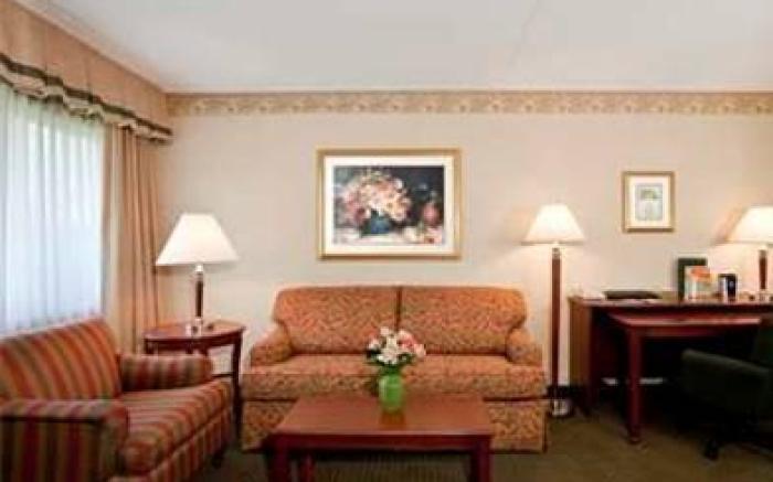 DoubleTree Suites by Hilton Cincinnati - Blue Ash