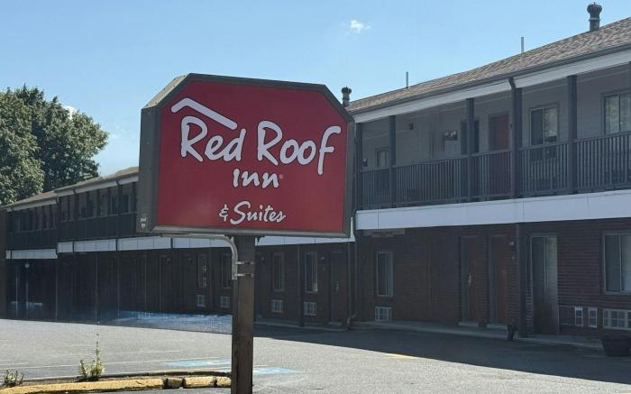 Red Roof Inn & Suites Swansea