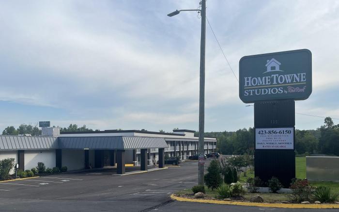 HomeTowne Studios by Red Roof Athens, TN