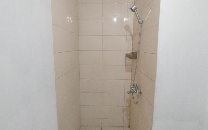 Brown Accent 1BR at Tamansari Prospero By Travelio