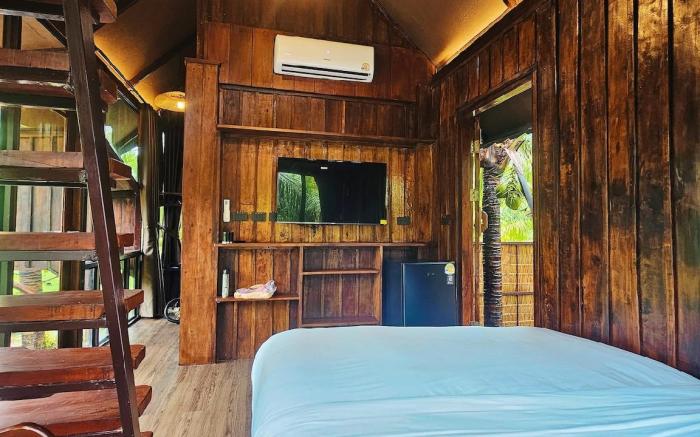 Cheewatra Farmstay Coconut House 1