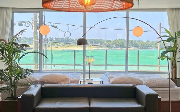 Jeju Badaneomeojip Beach Branch