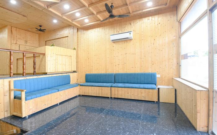 FabHotel Royal Metro