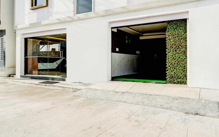 FabHotel Leon Square