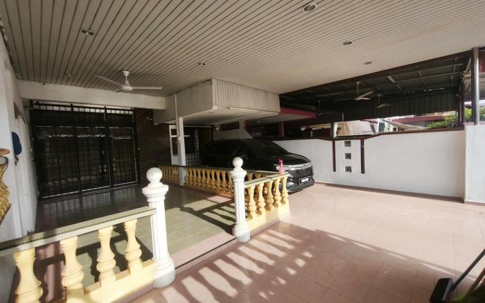 Damai Homestay- 2-story house in
Tangkak