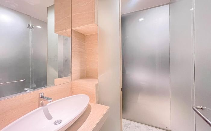 Minimalist Look Studio Apt at Art Deco By Travelio