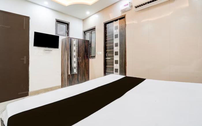 Starx Signature Plaza Near Karkardooma Metro Station