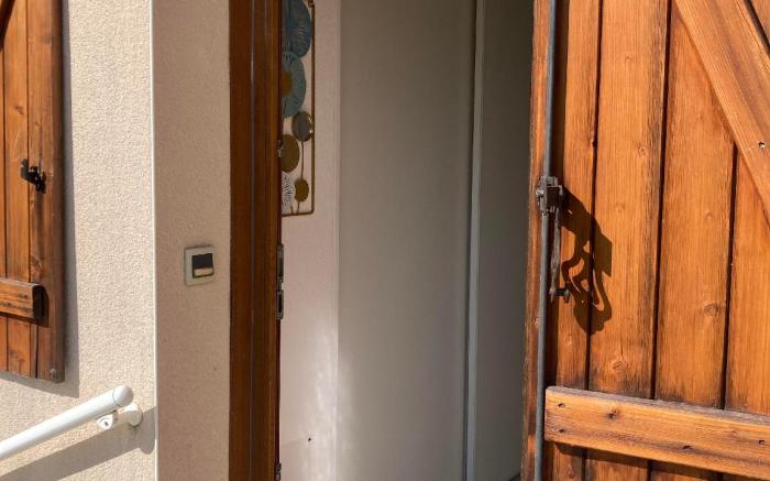 Appartement Terrasse à Giron 01130, wifi, parking