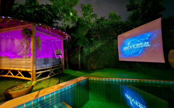 Private Pool & Cinema House