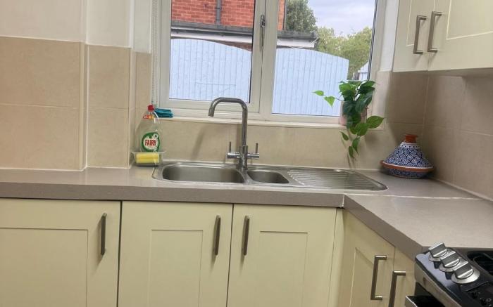 Couple/ Solo Private Room with garden Birmingham