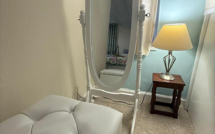 Couple/ Solo Private Room with garden Birmingham