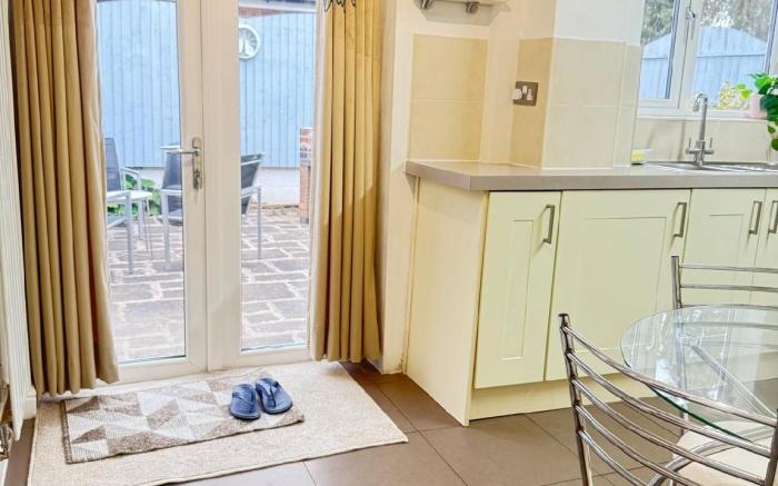 Premium Cozy Family Room Near Airport/Lake Park