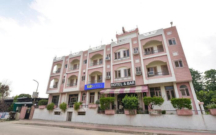 FabHotel Rajlaxmi Palace - Sindhi canmp bus stand,Ashok Vihar metro station