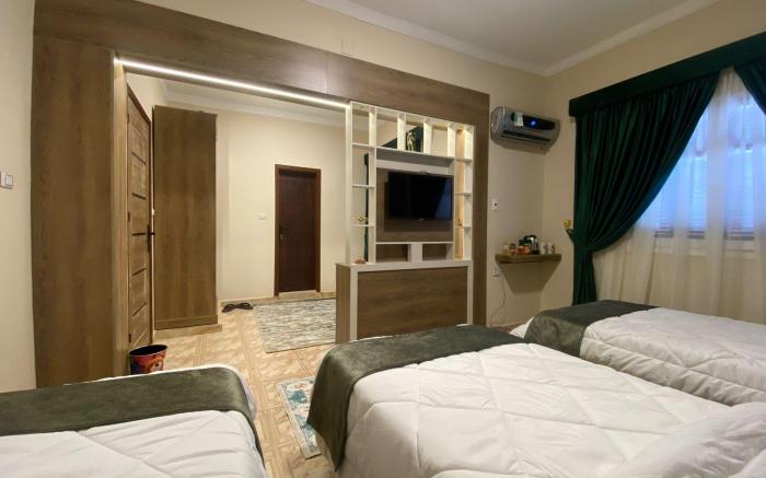 Global pyramids boutique