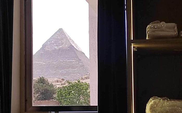 Global pyramids boutique