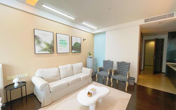 Aixin Yangtze River International Apartment 