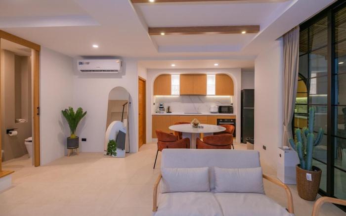 Near the Temple of Truth in Pattaya,Wavytalk