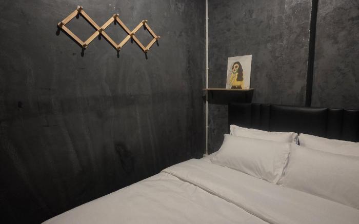 Khlongsan Hostel Bar and Cafe