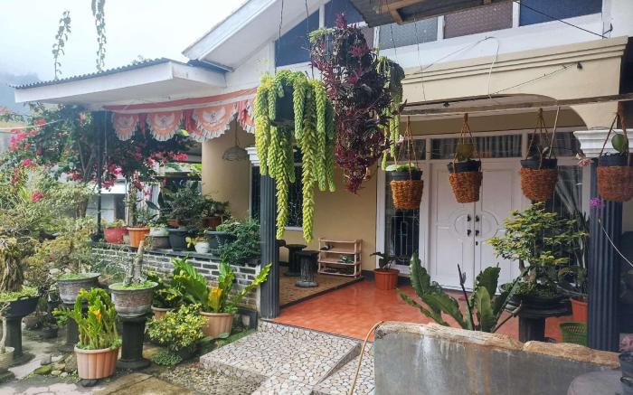 OYO 94841 Alodia Homestay Family