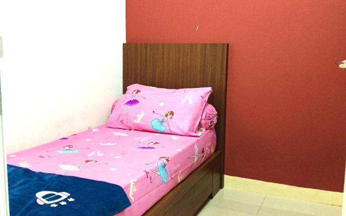 Cozy Two Bedroom at Apartment Green Pramuka City