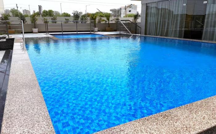 The Luxe Studio|Pool|Near Bombay Hospital|Balcony