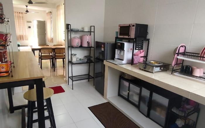 AzGanuHomestay Gong Badak