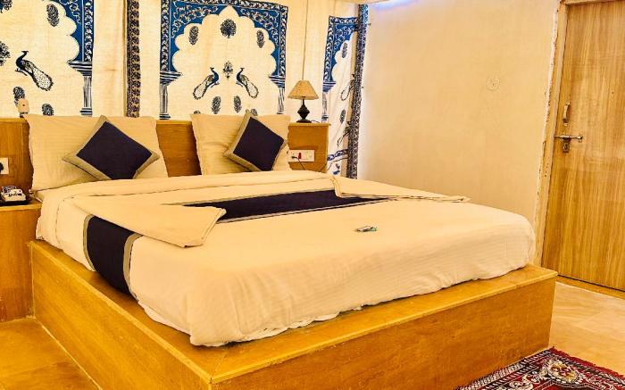 Golden Empire Desert Camp 