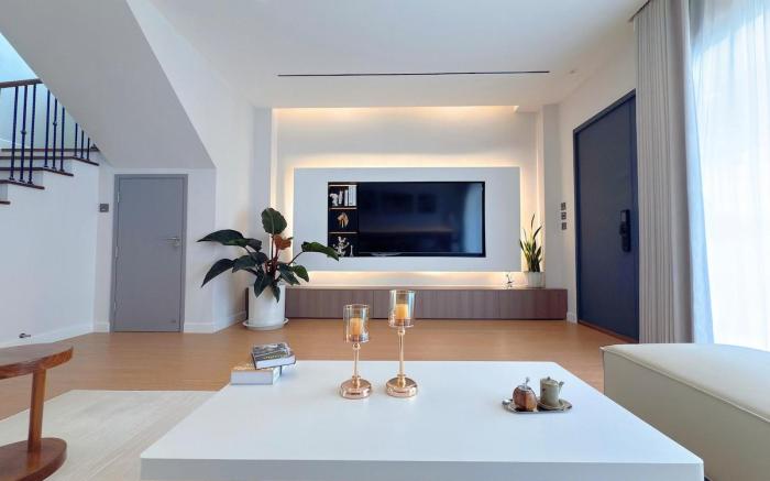 清迈市区紧临古城长康路商圈独栋豪华泳池别墅 4卧5卫 清迈一环内闹中取静五星奢华花园泳池度假别墅