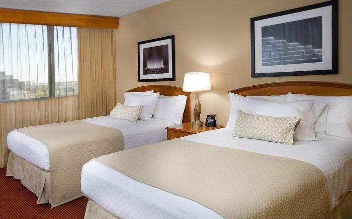 Embassy Suites by Hilton Kansas City International Airport