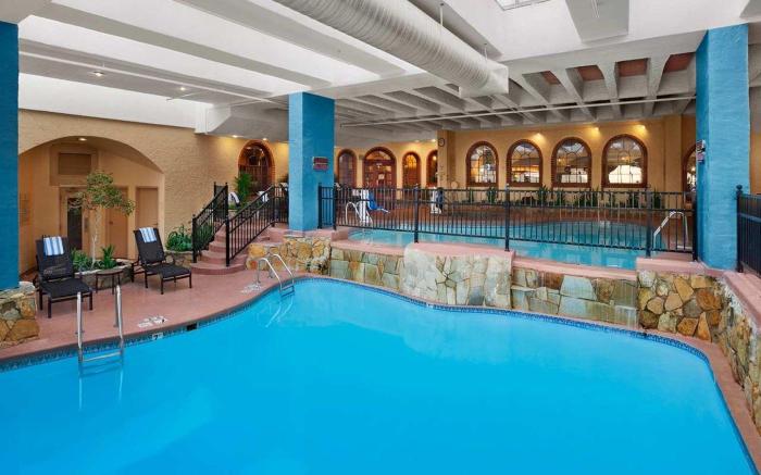 Embassy Suites by Hilton Kansas City Plaza