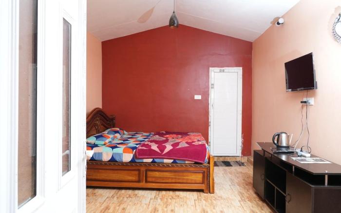 Closetoheaven 1 bedroom house with 2 tent houses