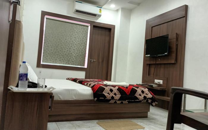 Goroomgo Mahaveer Palace Varanasi