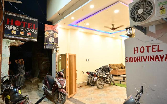 Goroomgo Siddhi Vinayak Varanasi