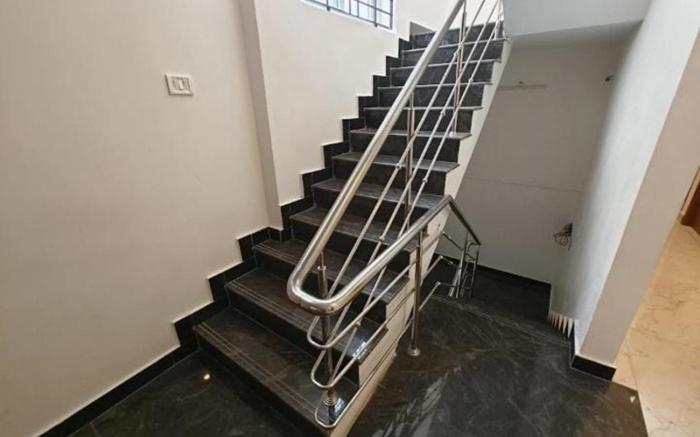 Redfox Service Apartment - DLF