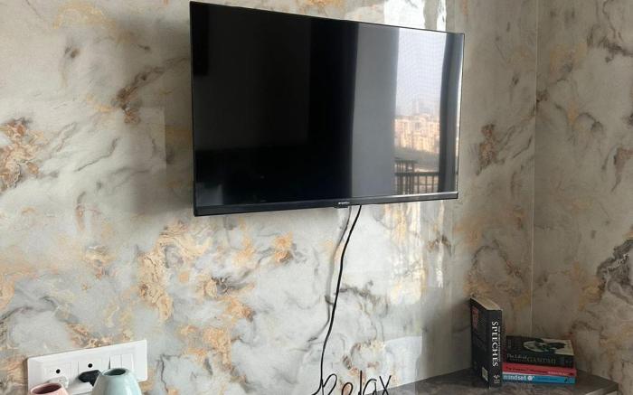 Cosy stay near Expo mart and wipro with balcony