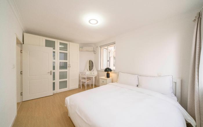 Tyms Premium 3BR 2BA APT Xujiahui Shiye Apartment