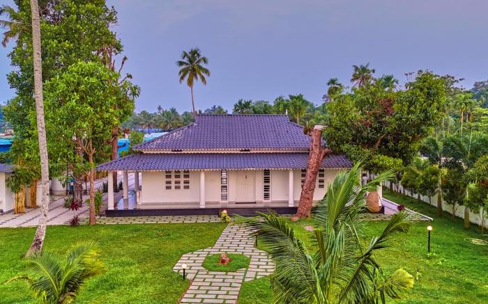 Ashtamudi Lake Villa by VOYE HOMES – Pet Friendly