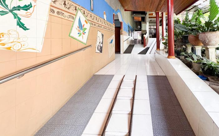 RedDoorz near Jawa Timur Park 1