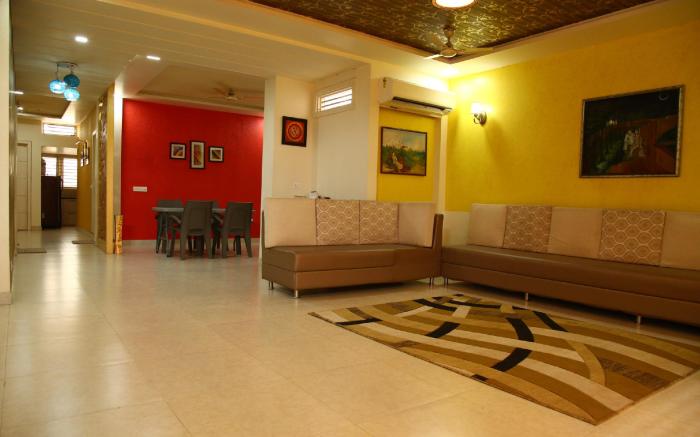 Studio Apartment 3 Bed Room with Kitchen