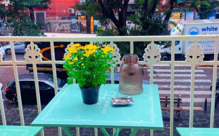 هوستيل. دولشي دي مونيكا 