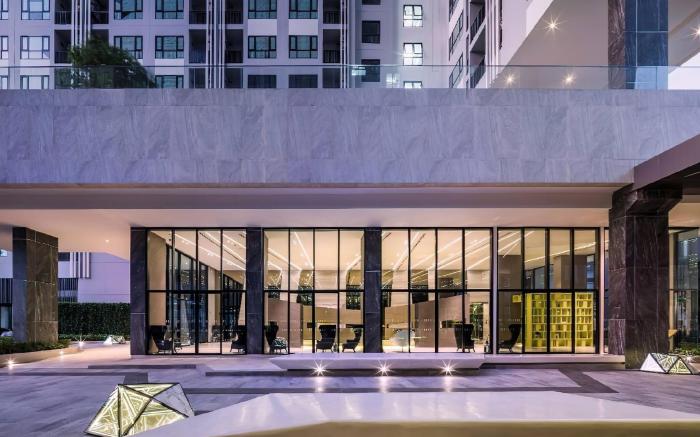 Great Location, Walk To The Beach and Best Pool