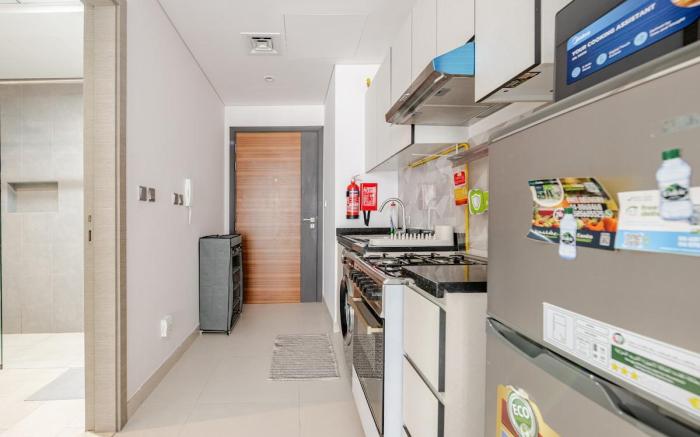 Bright and Chic Studio near Downtown pets allowed