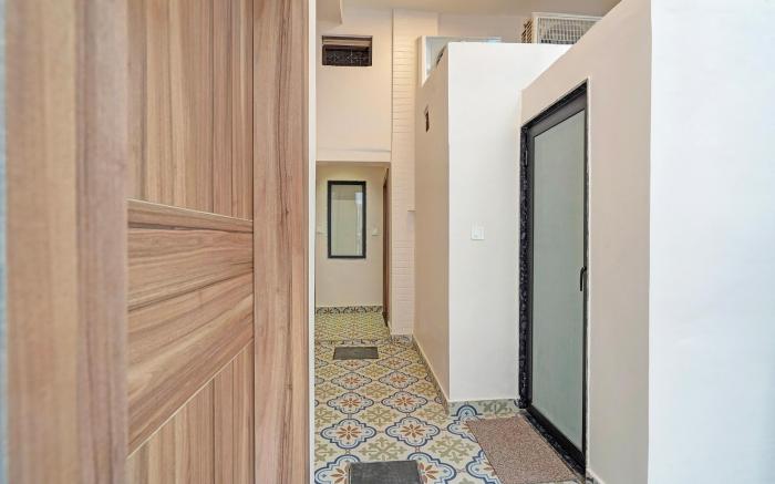 FabHotel Swaraj - Sankat Mochan Temple