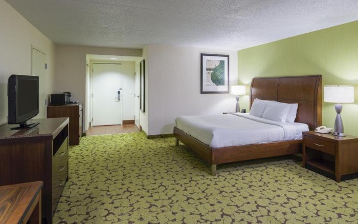 Hilton Garden Inn Edison - Raritan Center Hotel