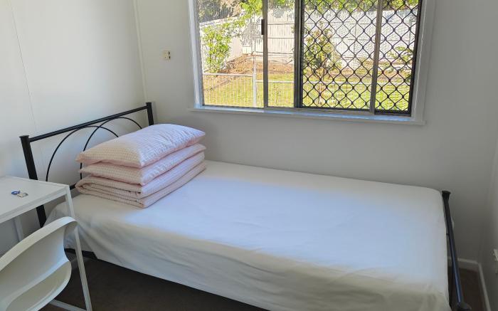 Modern Holland Park Home with Easy City Access